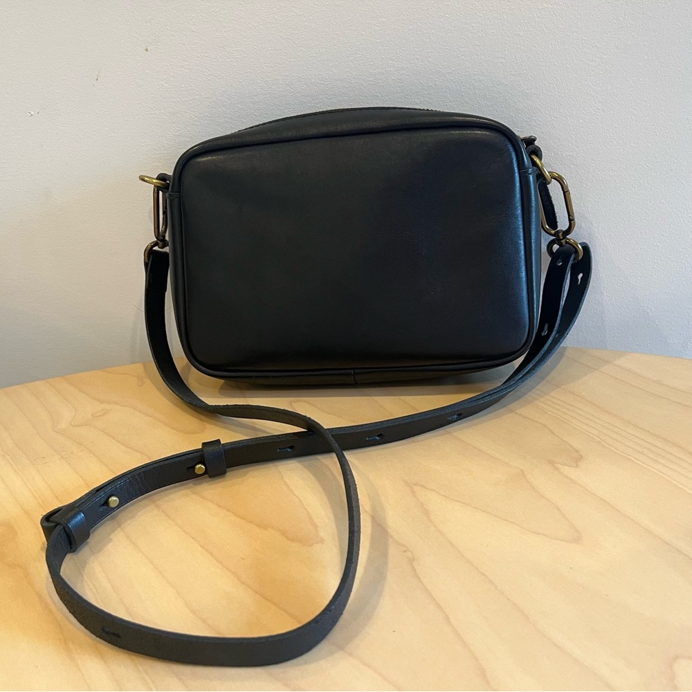 The Madewell Carabiner Medium Crossbody Bag Black
